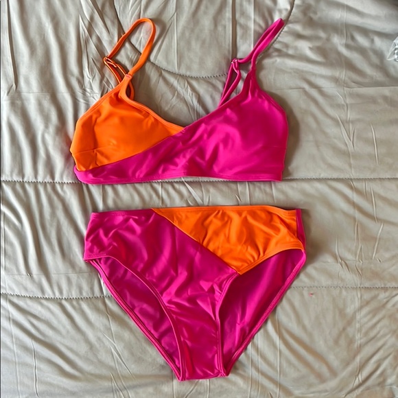 Cupshe color-block bikini - Picture 2 of 3